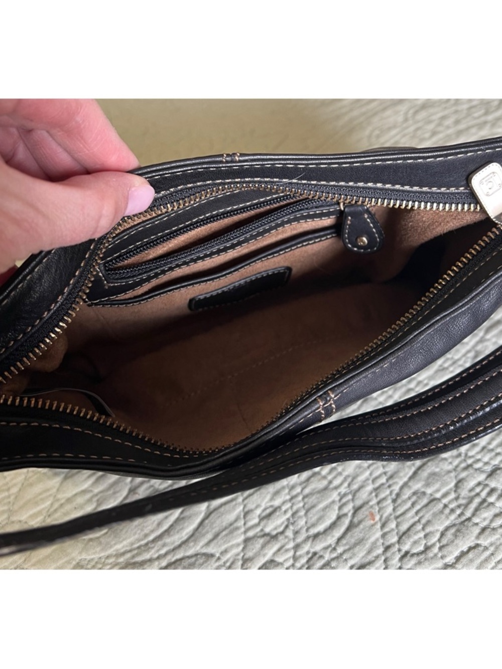 Liz Claiborne Black Leather Shoulder Bag with White Stitching - Picture 4 of 8